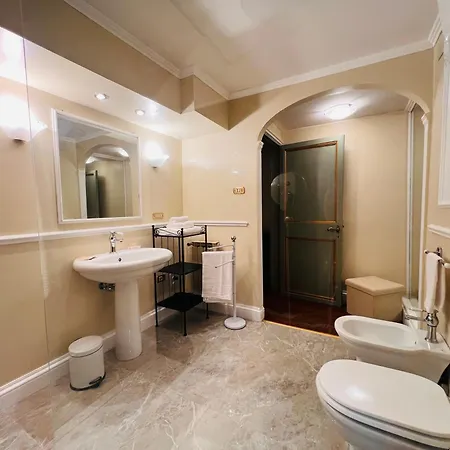 Apartment Veronica Suite, Historic Centre Piazza Venezia Rom
