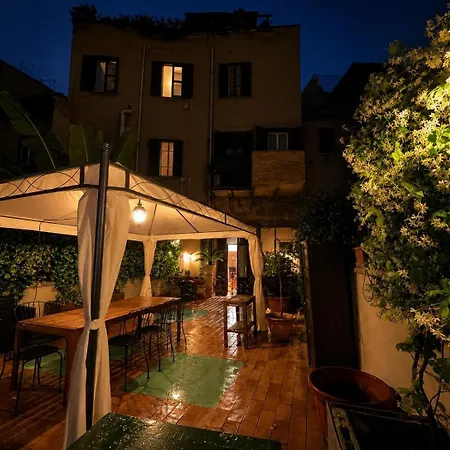 Veronica Suite, Terrace Exclusive Historic Centre Piazza Venezia Apartment Rome