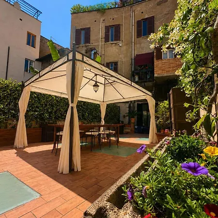 Veronica Suite, Terrace Exclusive Historic Centre Piazza Venezia 公寓
