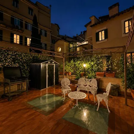 Veronica Suite, Terrace Exclusive Historic Centre Piazza Venezia Apartment *